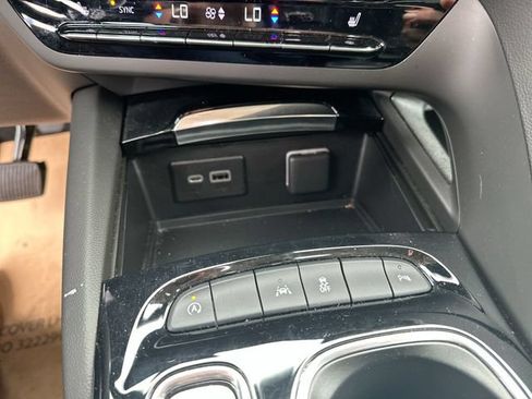 Used 2023 Buick Envision Essence FWD image 40