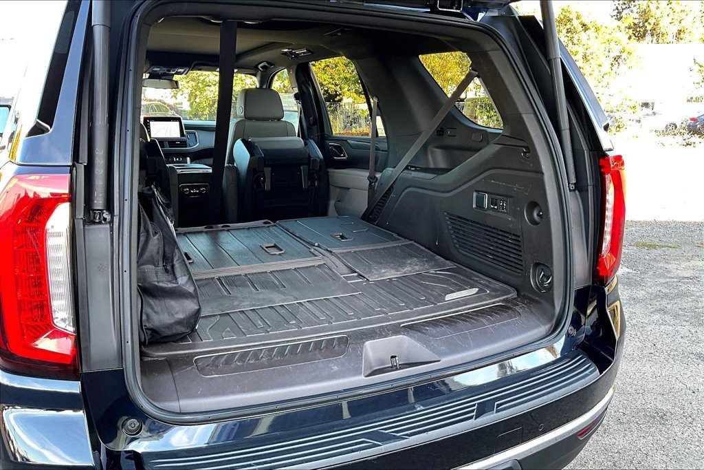 Used 2023 GMC Yukon SLT w/ SLT Luxury Package AWD/4WD image 36