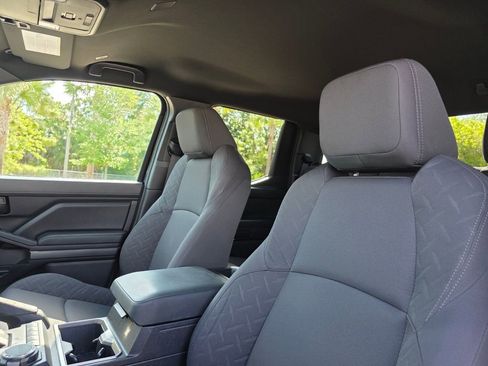 Certified 2025 Toyota Tacoma SR5 AWD/4WD image 23