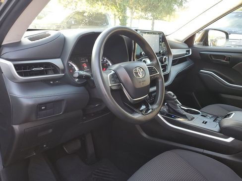 Used 2021 Toyota Highlander L FWD image 18