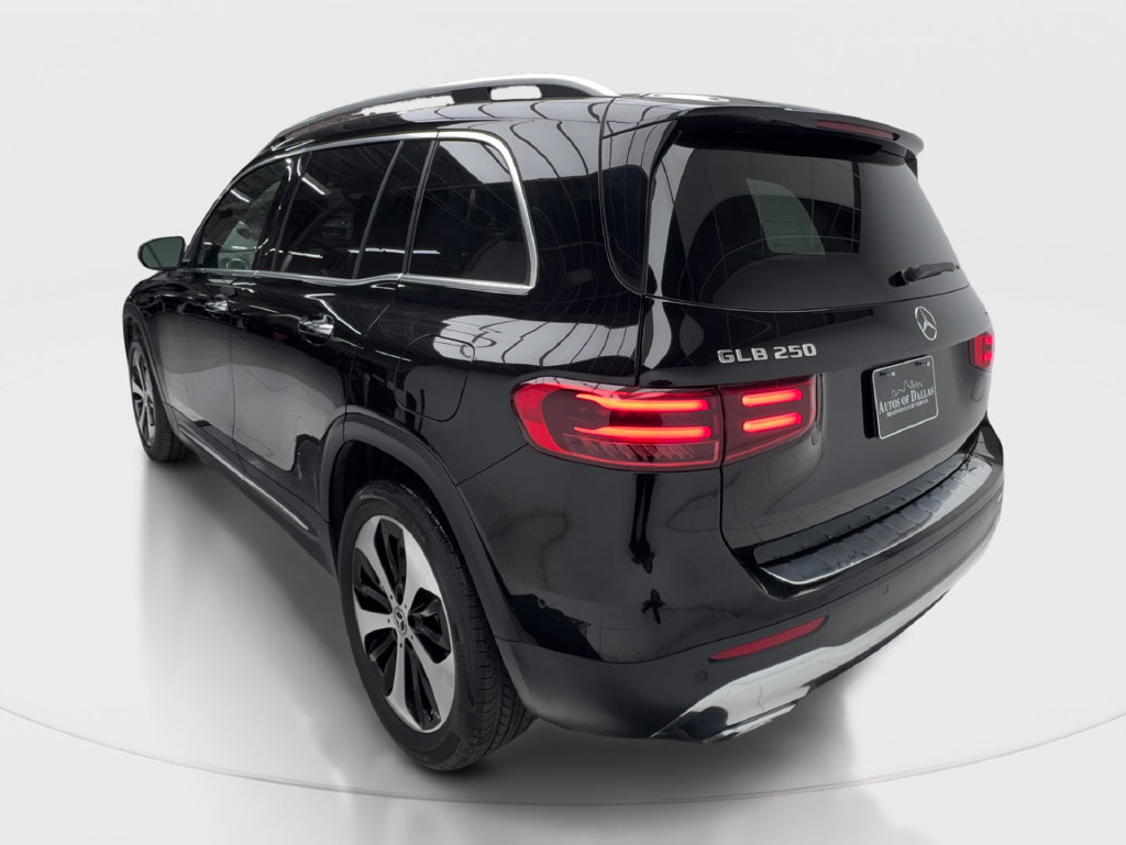 Used 2025 Mercedes-Benz GLB 250 4MATIC image 11