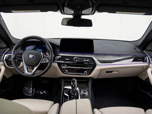 Used 2022 BMW 540i xDrive w/ Premium Package image 9