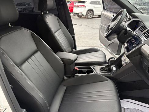 Certified 2023 Volkswagen Tiguan SE R-Line FWD image 31