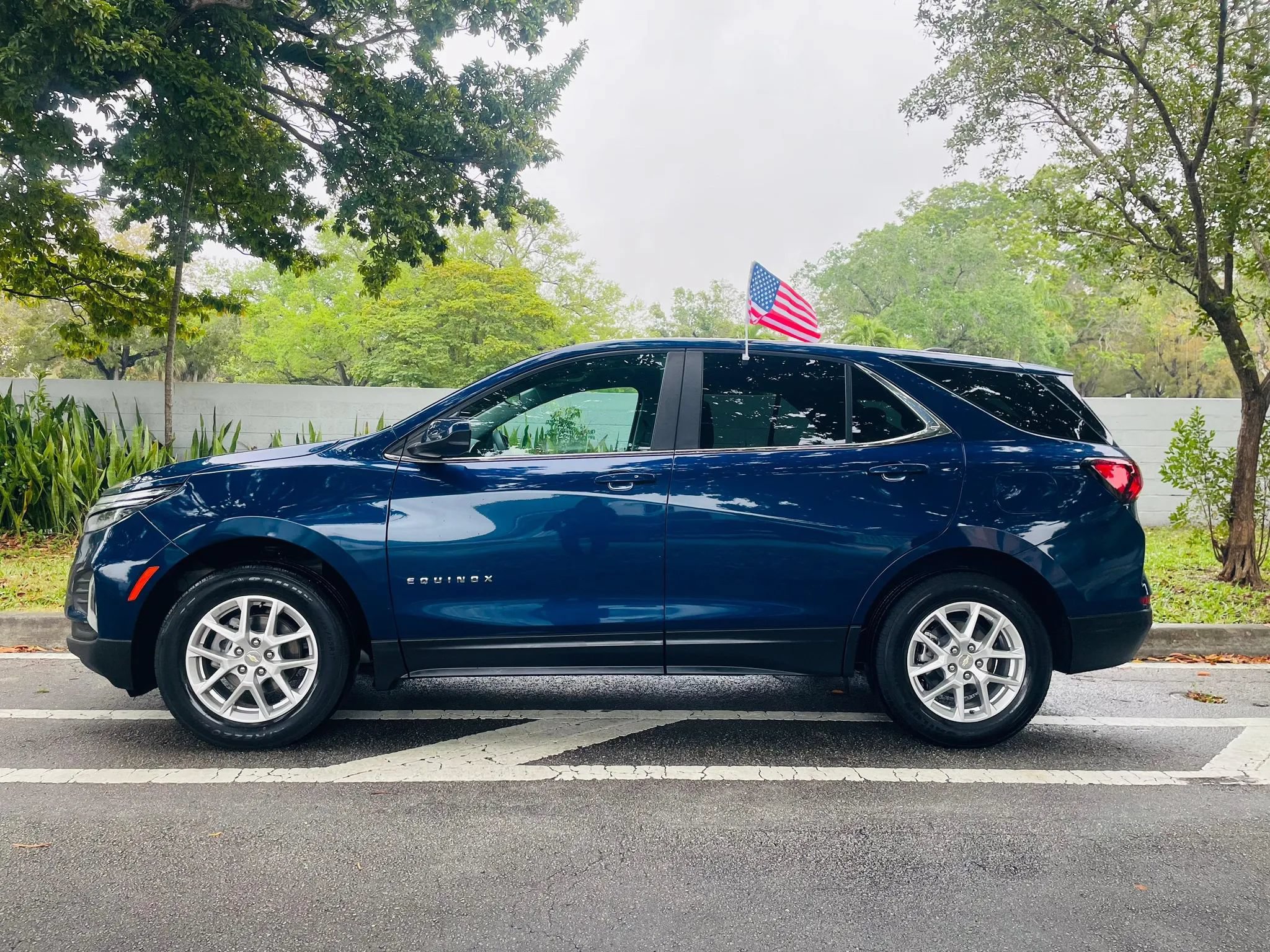 Used 2023 Chevrolet Equinox LT AWD/4WD image 2