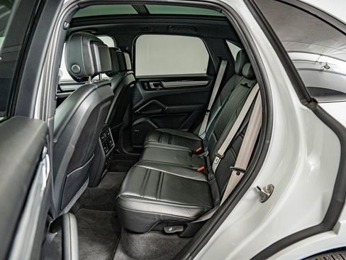 Certified 2023 Porsche Cayenne Platinum Edition AWD/4WD image 41