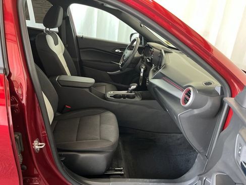 Used 2024 Chevrolet Trax RS FWD image 19