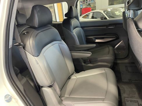 Used 2024 Kia EV9 Light Long Range RWD image 47
