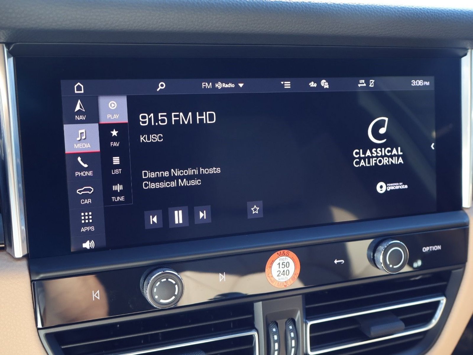Certified 2025 Porsche Macan AWD/4WD image 17