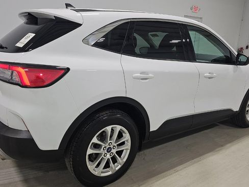 Used 2022 Ford Escape SE FWD image 3
