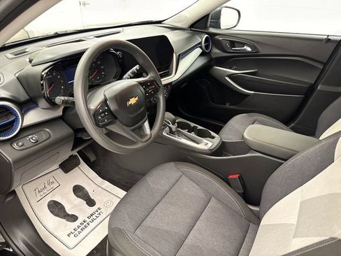 Used 2024 Chevrolet Trax LS FWD image 10