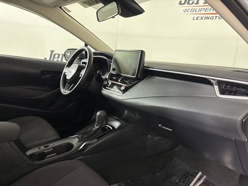 Used 2025 Toyota Corolla LE w/ Convenience Package image 27