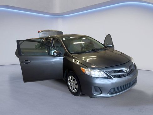 Used 2011 Toyota Corolla LE FWD image 9