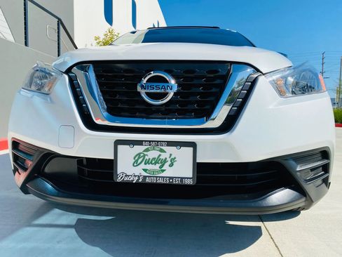 Used 2018 Nissan Kicks SV FWD image 4