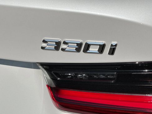 Used 2025 BMW 330i Sedan w/ Premium Package image 17