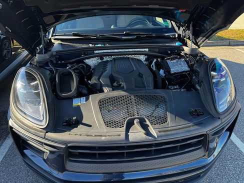 Used 2022 Porsche Macan Sport Edition w/ Premium Package Plus image 10