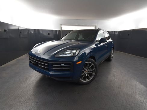 Certified 2026 Porsche Cayenne AWD/4WD image 1