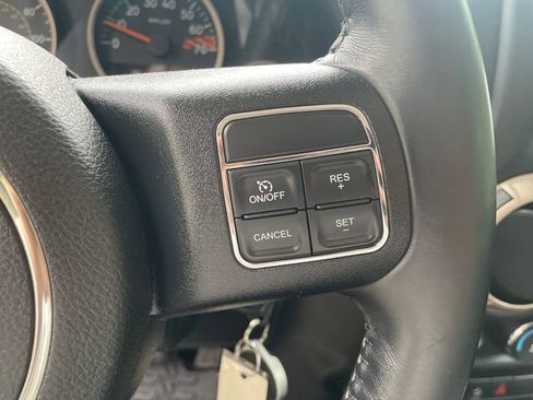 Used 2017 Jeep Wrangler Unlimited Sahara AWD/4WD image 22