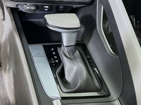 Certified 2025 Hyundai Elantra SE FWD image 10