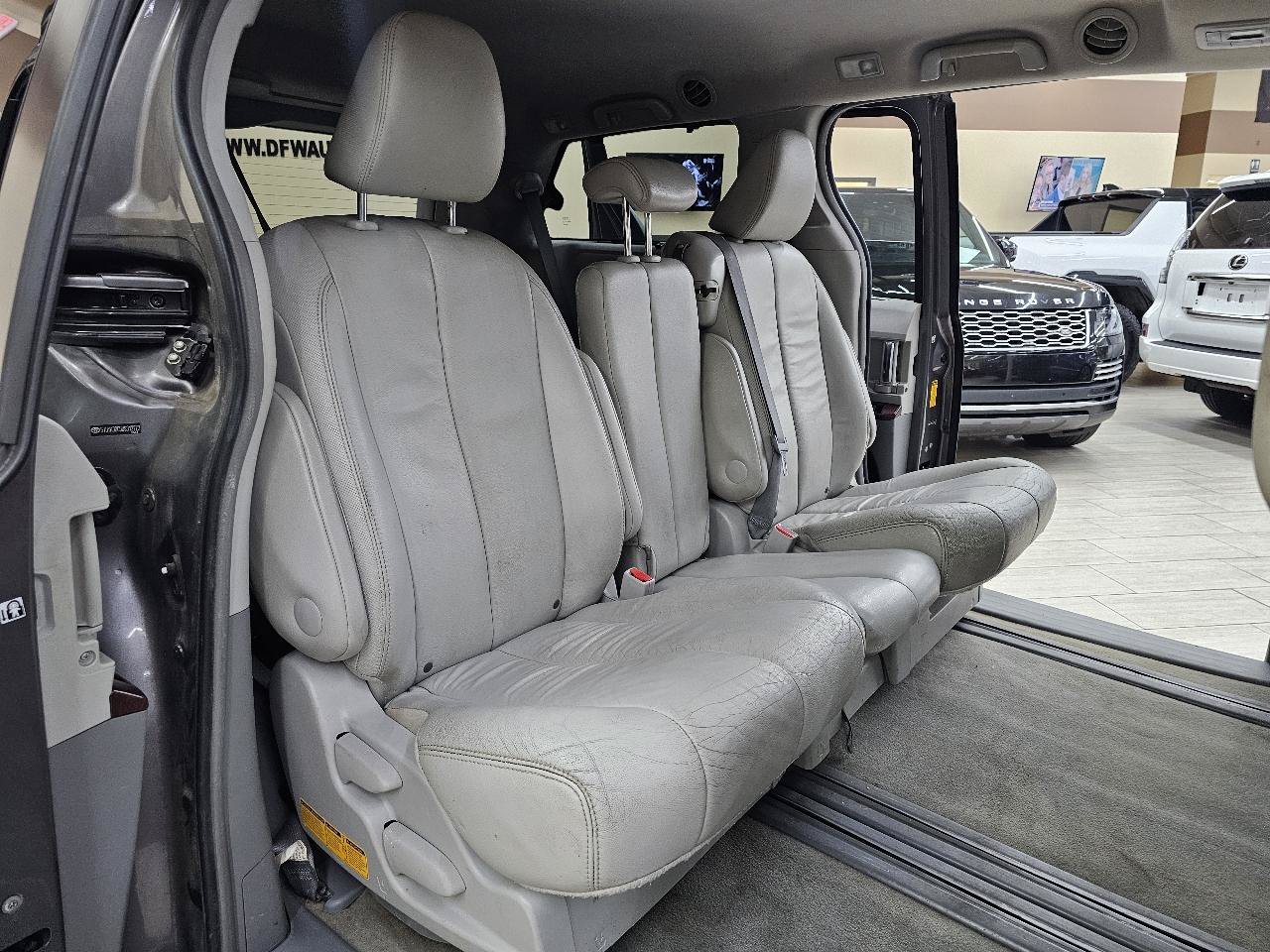 Used 2013 Toyota Sienna XLE FWD image 25