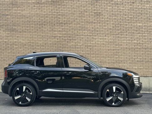 Used 2025 Nissan Kicks SR AWD/4WD image 4