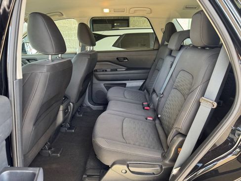 Used 2025 Nissan Pathfinder SV FWD image 28