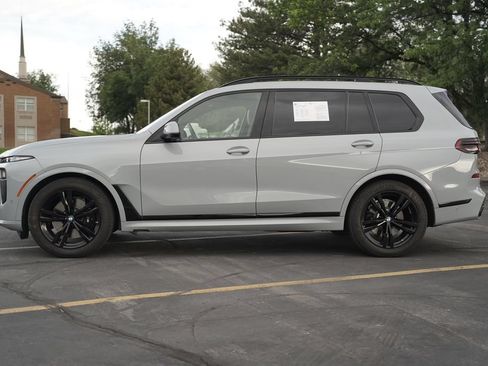Used 2024 BMW X7 xDrive40i w/ Executive Package AWD/4WD image 2
