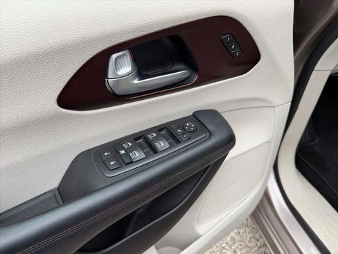 Used 2017 Chrysler Pacifica Limited w/ UConnect Theater Package image 12