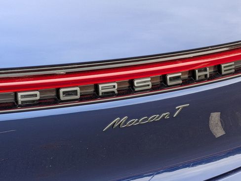 Certified 2025 Porsche Macan Turbo AWD/4WD image 29