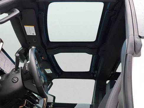 Used 2025 GMC Hummer EV 3X image 40