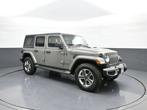 Used 2021 Jeep Wrangler Unlimited Sahara w/ Safety Group image 4