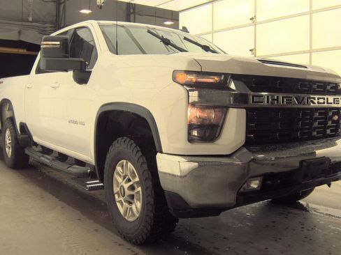 Used 2020 Chevrolet Silverado 2500 LT AWD/4WD image 2