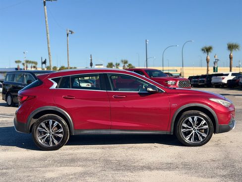 Used 2017 INFINITI QX30 AWD image 7
