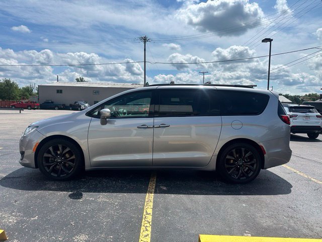 Used 2018 Chrysler Pacifica Limited w/ Advanced Safetytec Group FWD image 7