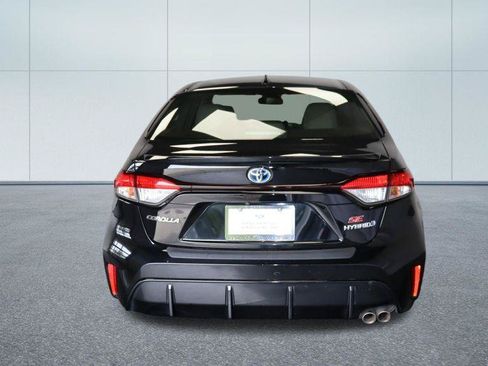 Used 2024 Toyota Corolla SE w/ SE Package FWD image 4