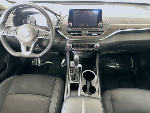 Used 2024 Nissan Altima 2.5 SV image 18