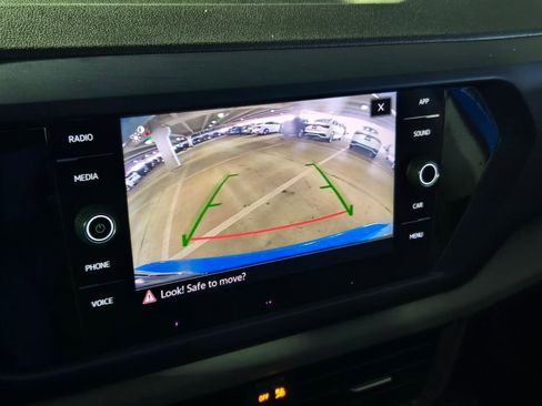 Certified 2022 Volkswagen Taos SE w/ Panoramic Sunroof Package image 22