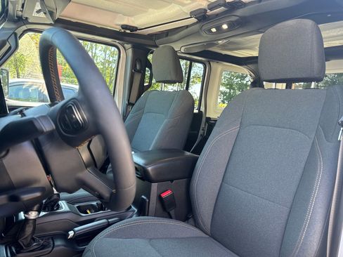 Used 2024 Jeep Wrangler Unlimited w/ Convenience Group image 16