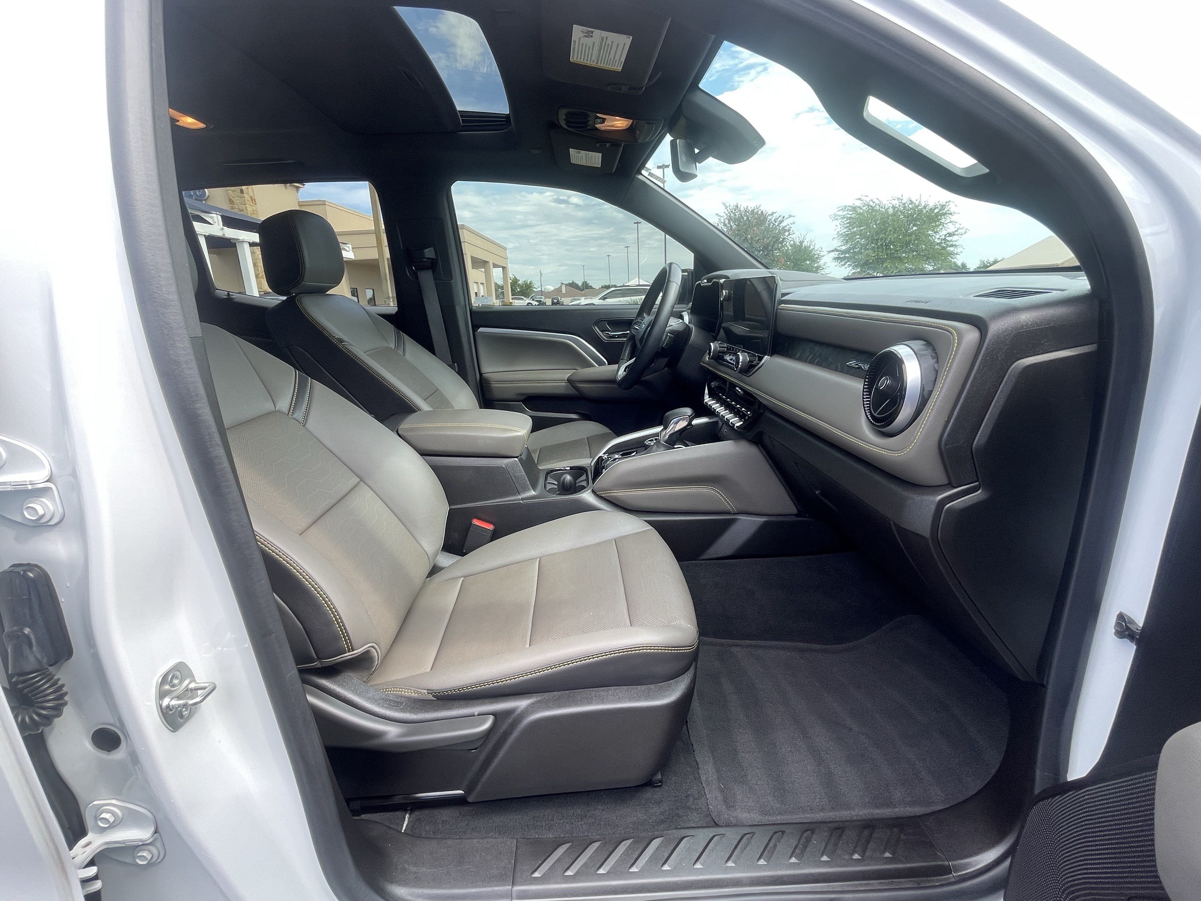 Used 2024 Chevrolet Colorado ZR2 w/ ZR2 Convenience Package III AWD/4WD image 12