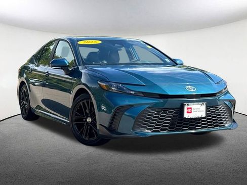 Certified 2025 Toyota Camry SE image 2