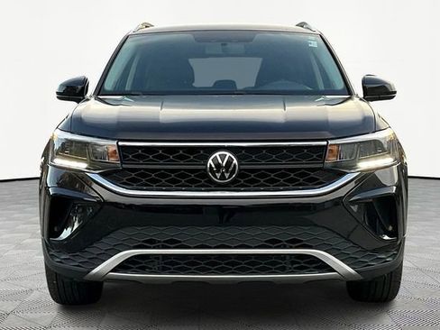 Used 2022 Volkswagen Taos SE image 2