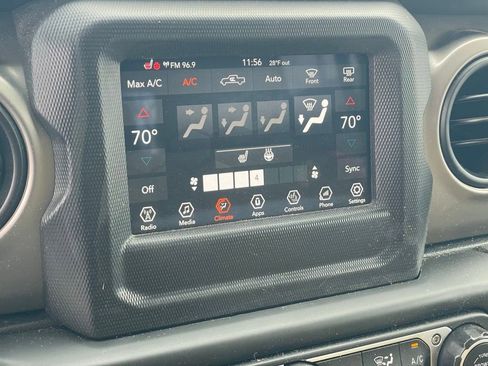 Used 2021 Jeep Gladiator Sport image 18