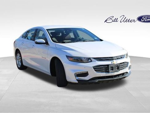Used 2016 Chevrolet Malibu Hybrid w/ Leather Package image 3