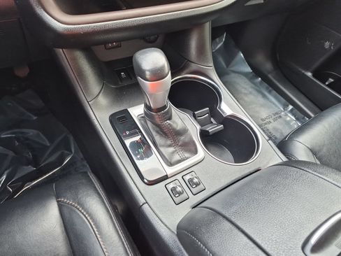Used 2014 Toyota Highlander XLE AWD/4WD image 22