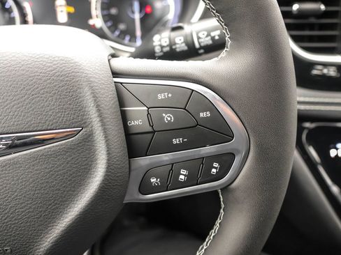 New 2026 Chrysler Pacifica Select image 23