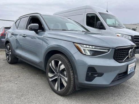 Used 2023 Volvo XC40 B5 Plus w/ Protection Package Premier AWD/4WD image 6