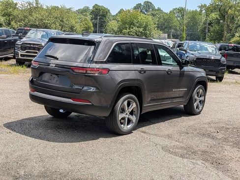 New 2026 Jeep Grand Cherokee Limited w/ Luxury Tech Group II AWD/4WD image 3