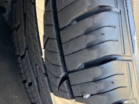 Used 2018 Chevrolet Equinox LT image 3