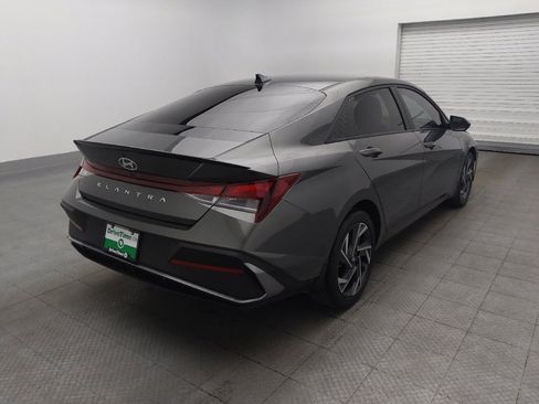 Used 2025 Hyundai Elantra Sport image 9