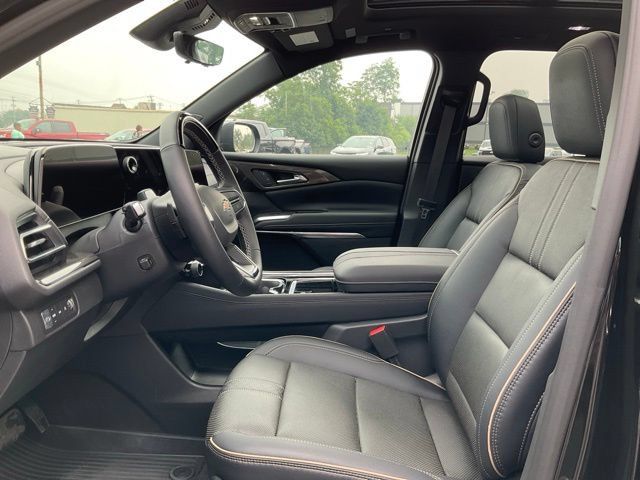 Used 2026 Chevrolet Traverse High Country w/ LPO, Floor Liner Package AWD/4WD image 2