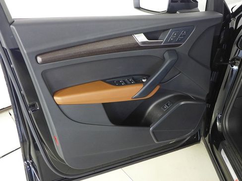 Used 2023 Audi Q5 2.0T Premium w/ Convenience Package image 11